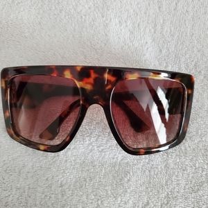 Never Worn Black/Brown Oversized Sunglasses.